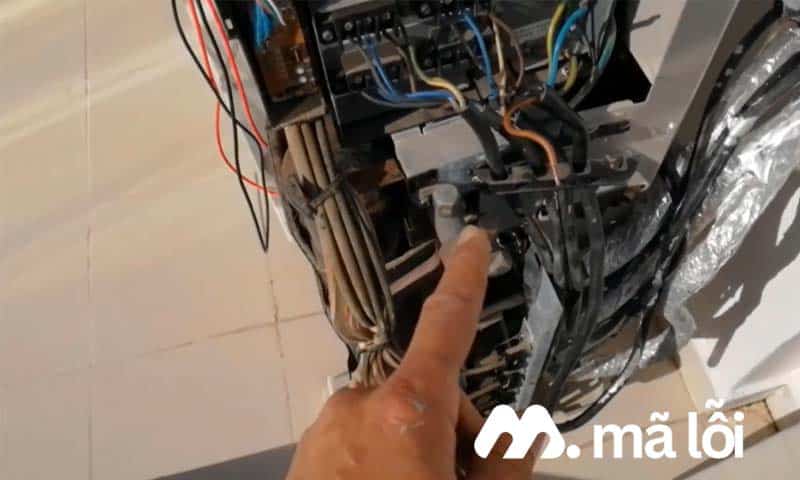 Nguyên nhân khiến máy lạnh Daikin báo lỗi UA Nguyen nhan khien may lanh Daikin bao loi UA