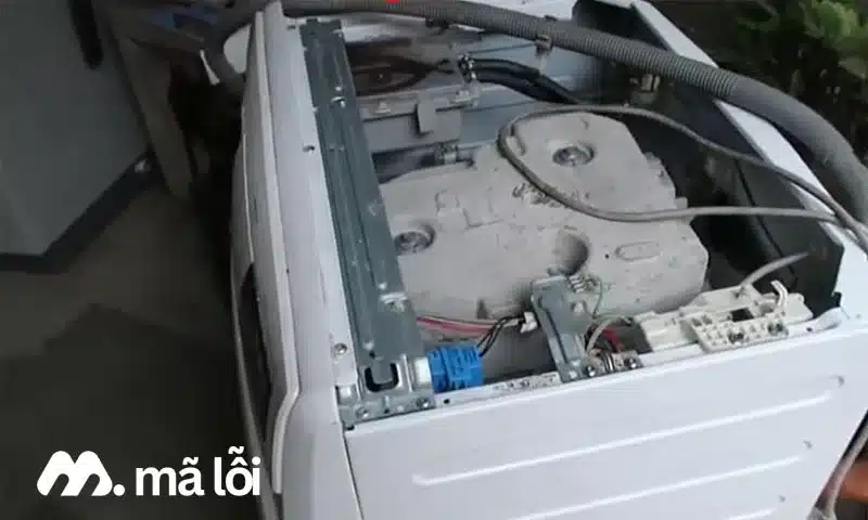 Nguyên nhân máy giặt Electrolux báo lỗi E24 Nguyên nhân máy giặt Electrolux báo lỗi E24